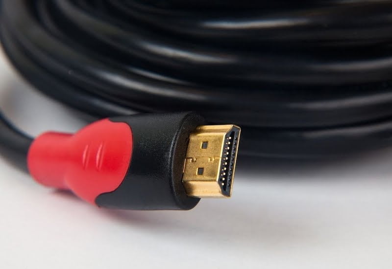 Câble HDMI rouge