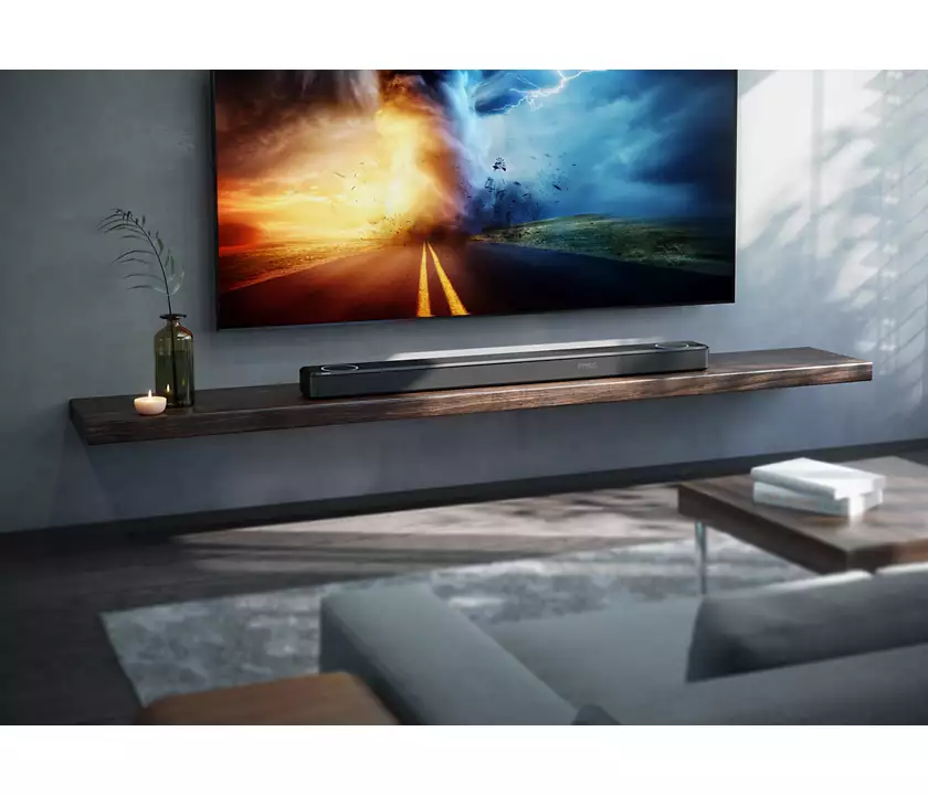 Barre de son Philips Fidelio FB1 sur un meuble sous une TV