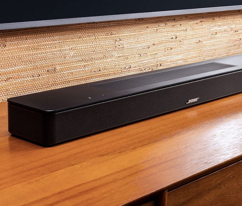 Bose Soundbar 600 de profil sur un meuble TV